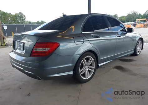 2012 Mercedes-Benz C 250 Sport из США, поврежденный, VIN WDDGF4HBXCR196688